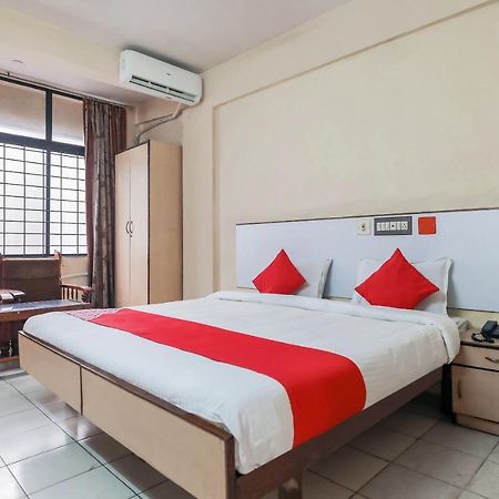Oyo Hotel Hindustan Deluxe Mangalore Buitenkant foto